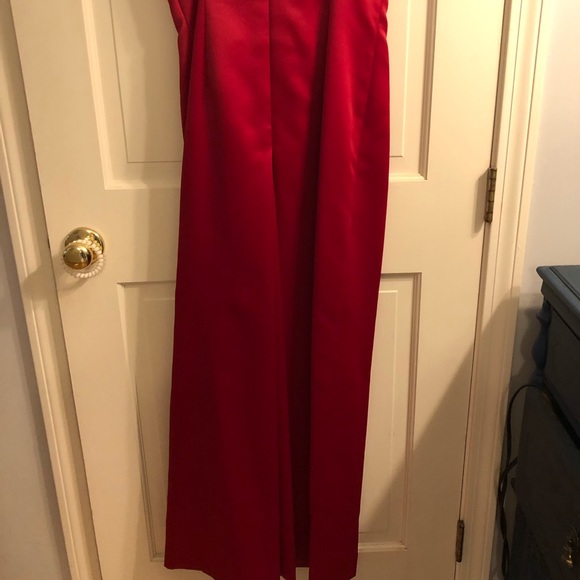 Beautiful red dress - Picture 2 of 2